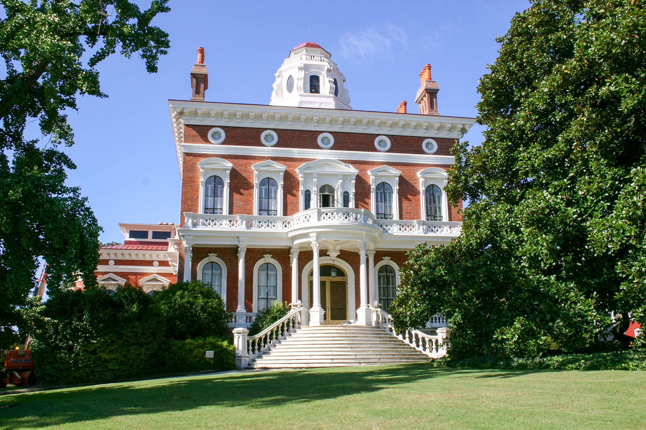 Johnstonâ€“Feltonâ€“Hay House in Macon, Georgia