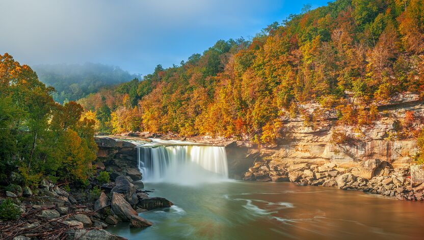Eindrucksvolle Cumberland Falls im Cumberland Falls State Resort Park in Kentucky Eindrucksvolle Cumberland Falls im Cumberland Falls State Resort Park in Kentucky