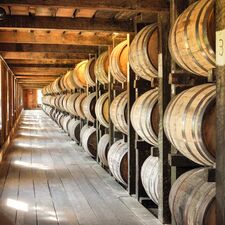 regionen/usa/suedstaaten/kentucky/allgemein/poi-kenntucky-heaven-hill.cr1998x1999-300x0 regionen/usa/suedstaaten/kentucky/allgemein/poi-kenntucky-heaven-hill.cr1998x1999-300x0