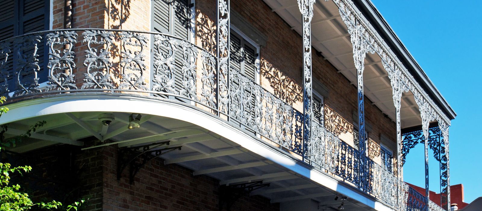 Verzierter Balkon im French Quarter in New Orleans, Luisiana