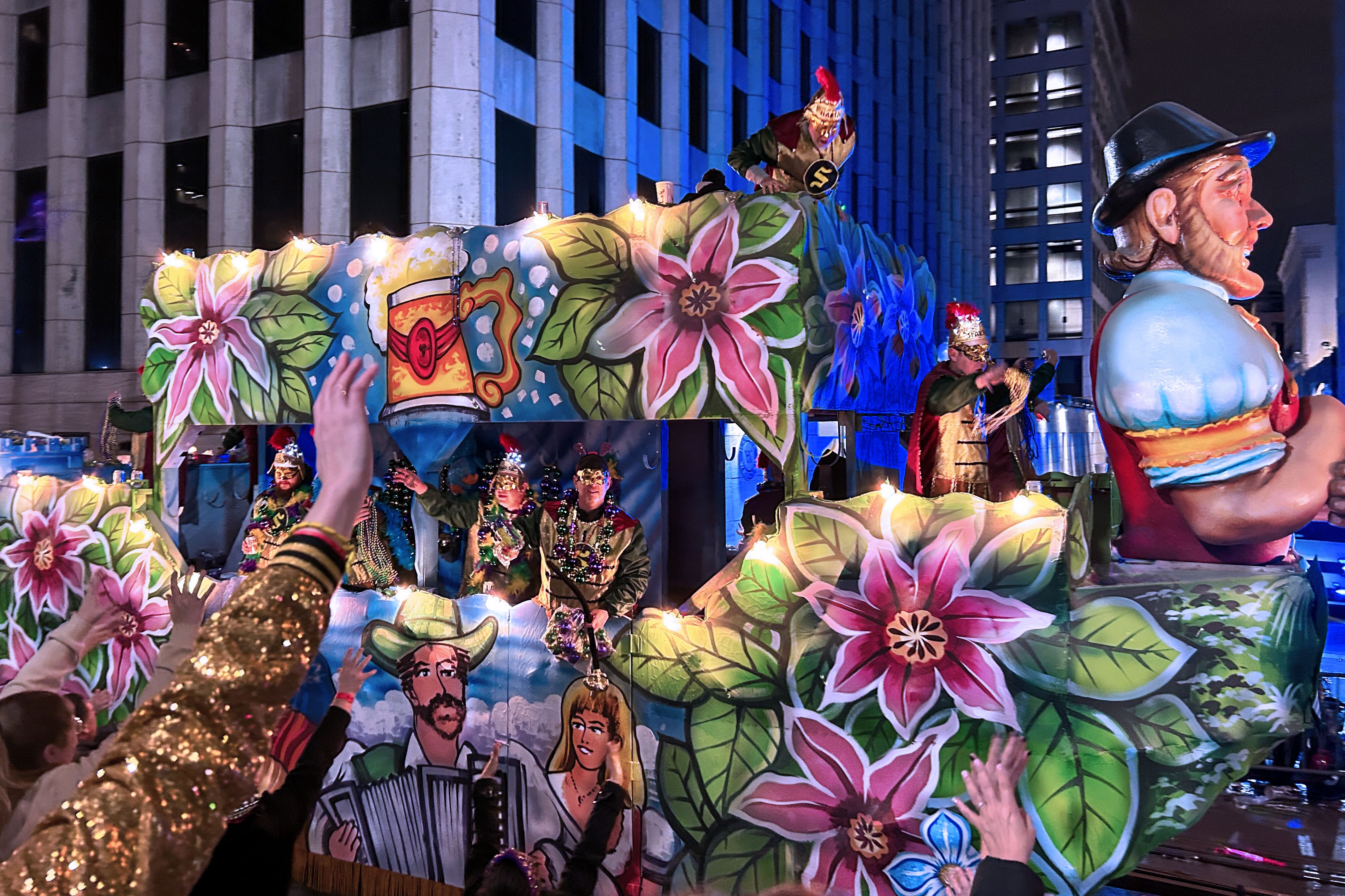 Festwagen beim Mardi Gras im French Quarter in New Orleans