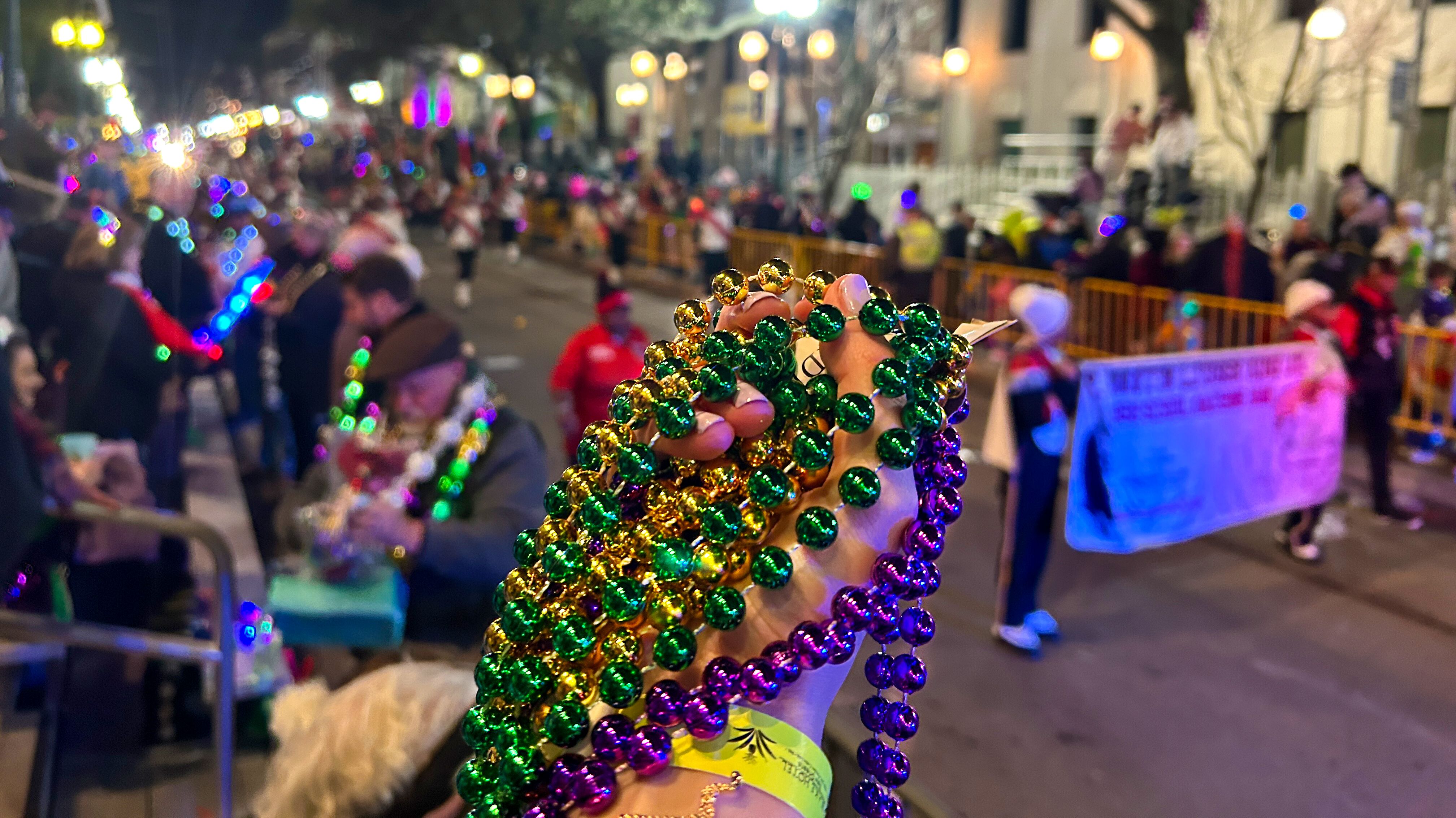 Ketten in den Farben des Mardi Gras Ketten in den Farben des Mardi Gras