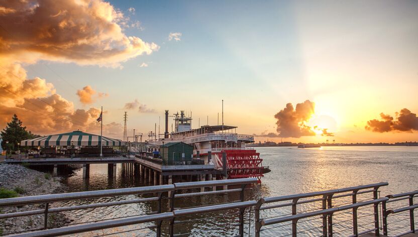 Der Raddampfer Natchez im Sonnenuntergang Der Raddampfer Natchez im Sonnenuntergang