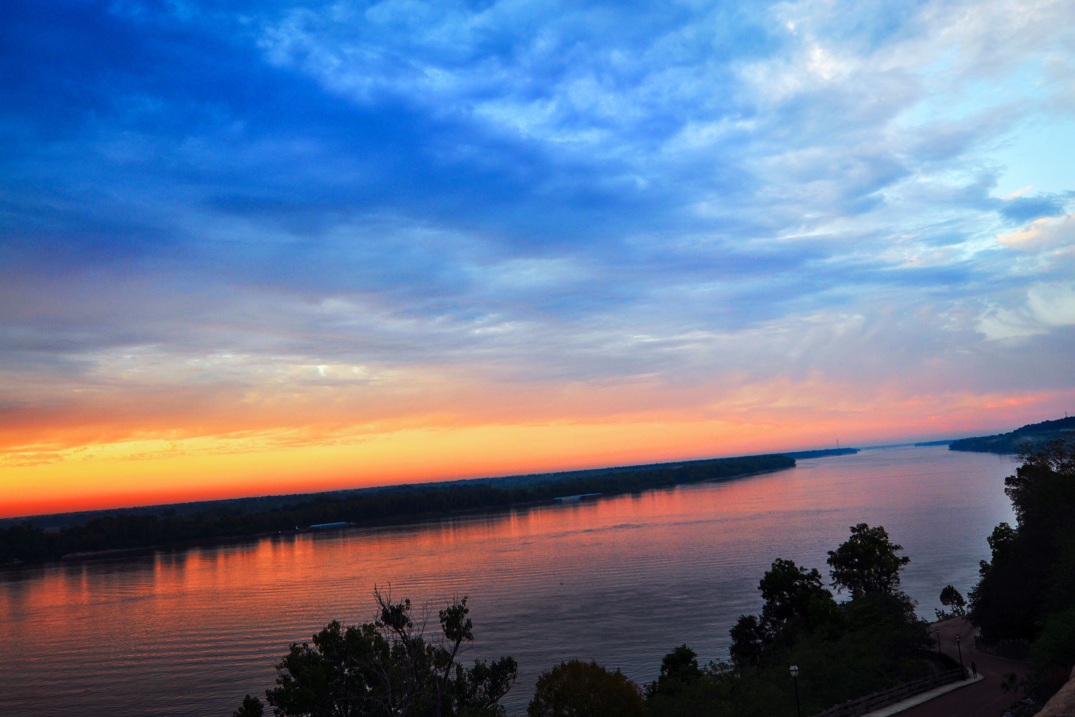 Goldener Sonnenuntergang über Natchez in Mississippi