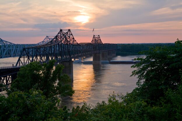 Die Vicksburg Bridge bei Sonnenuntergnag