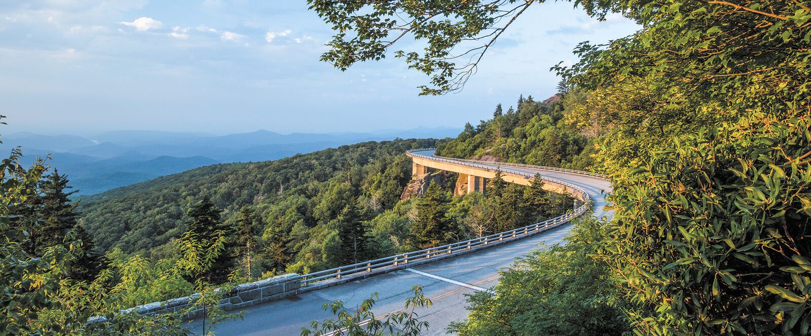 Die Linn Cove Viaduct BrÃ¼cke in North Carolina