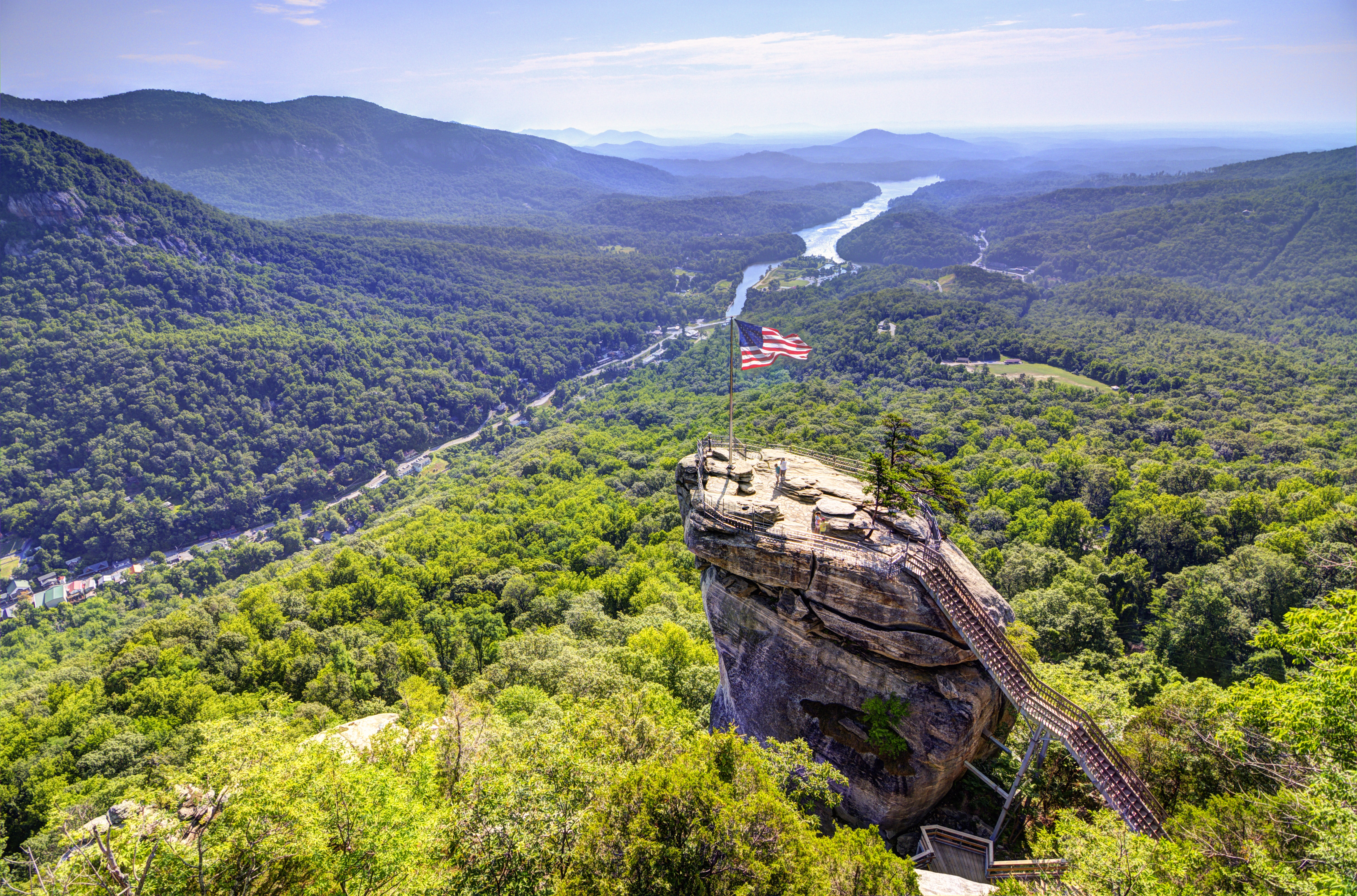 Der Chimney Rock im Chimney Rock State Park in North Carolina