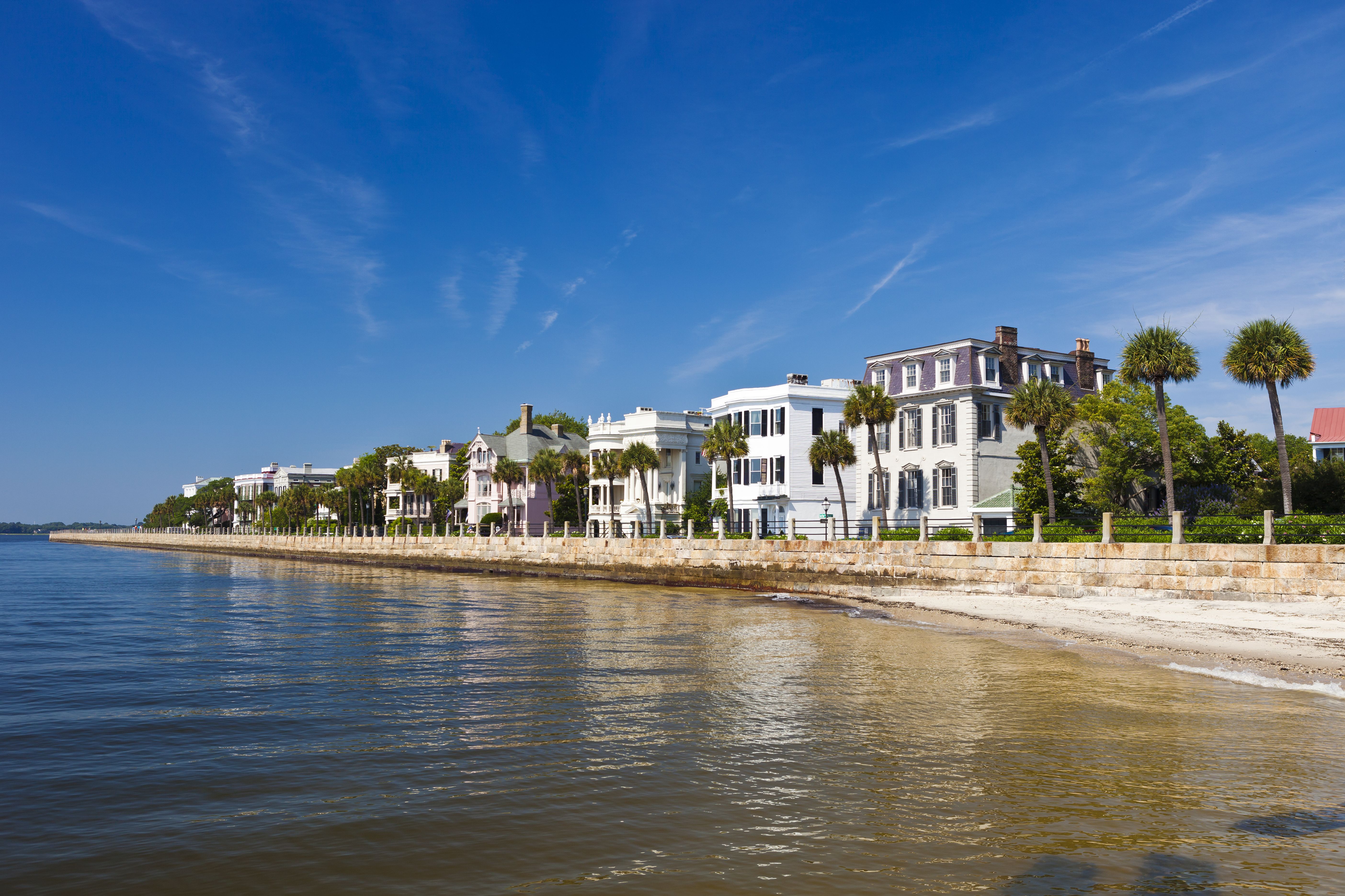 Charlestons Waterfront entlang des Cooper Rivers im US-Bundesstaat South Carolina