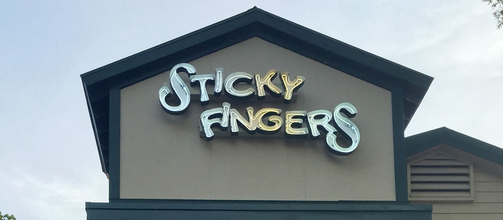 Das Sticky Fingers Ribhouse in Mt. Pleasant