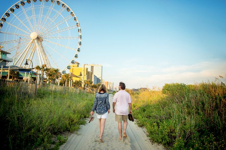 Auf dem Weg zum Riesenrad in Myrtle Beach, South Carolina