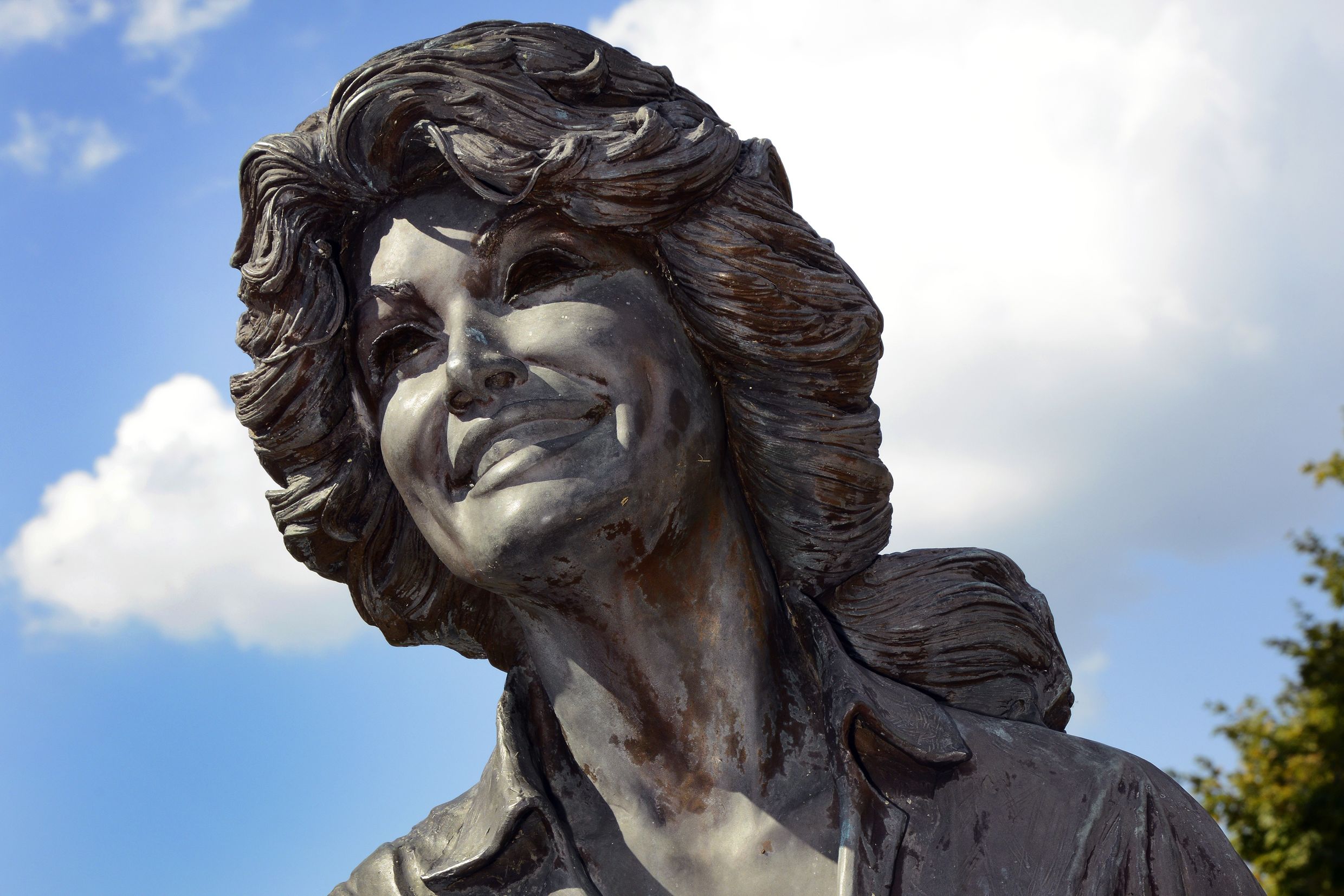 Dollyparton Statue