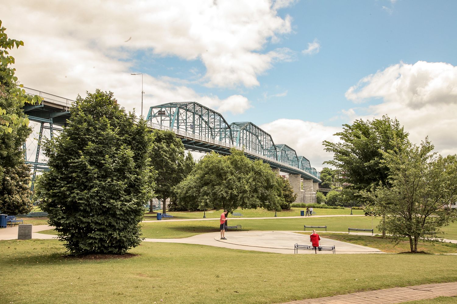 Blick auf die Pedestrian Bridge an der Walnut Street in Chattanooga