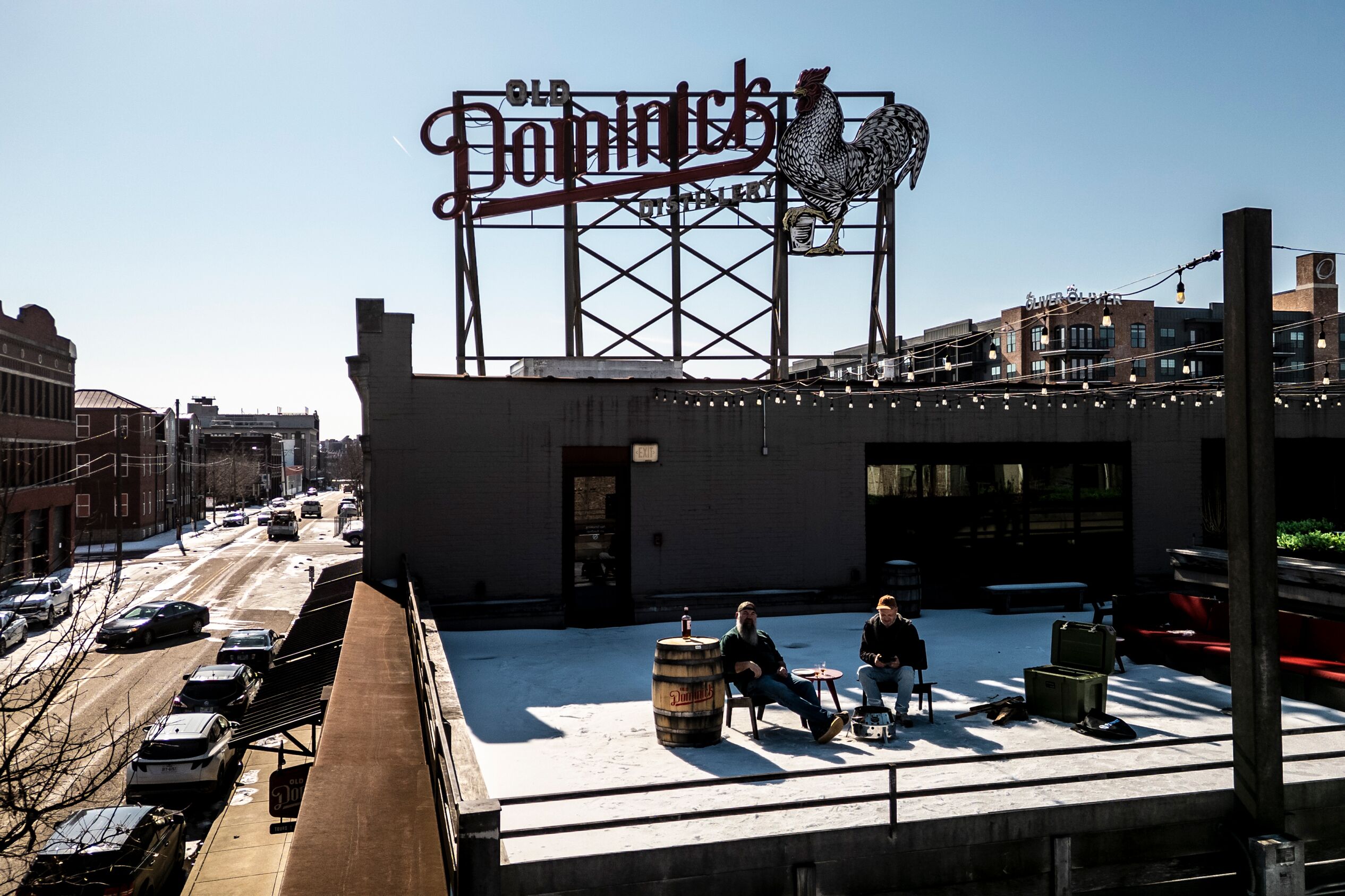 Einen Drink in der Old Dominick Distillery über den Dächern von Memphis genießen