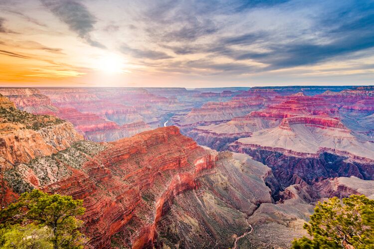 Sonnenaufgang über dem Südrand des Grand Canyon