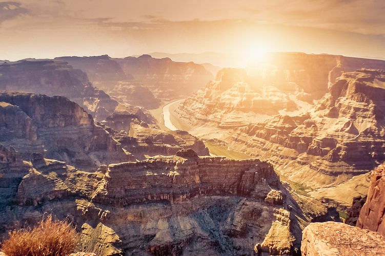 Die Sonne geht unter im Grand Canyon Nationalpark in Arizona