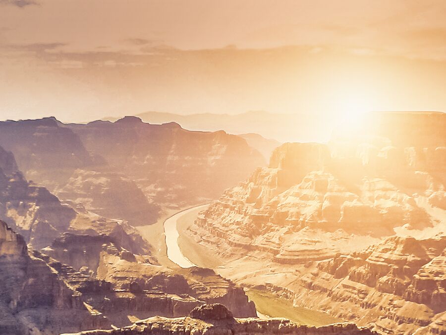 Die Sonne geht unter im Grand Canyon Nationalpark in Arizona