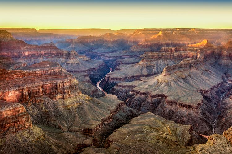 Sonnenuntergang im atemberaubenden Grand Canyon National Park in Arizona