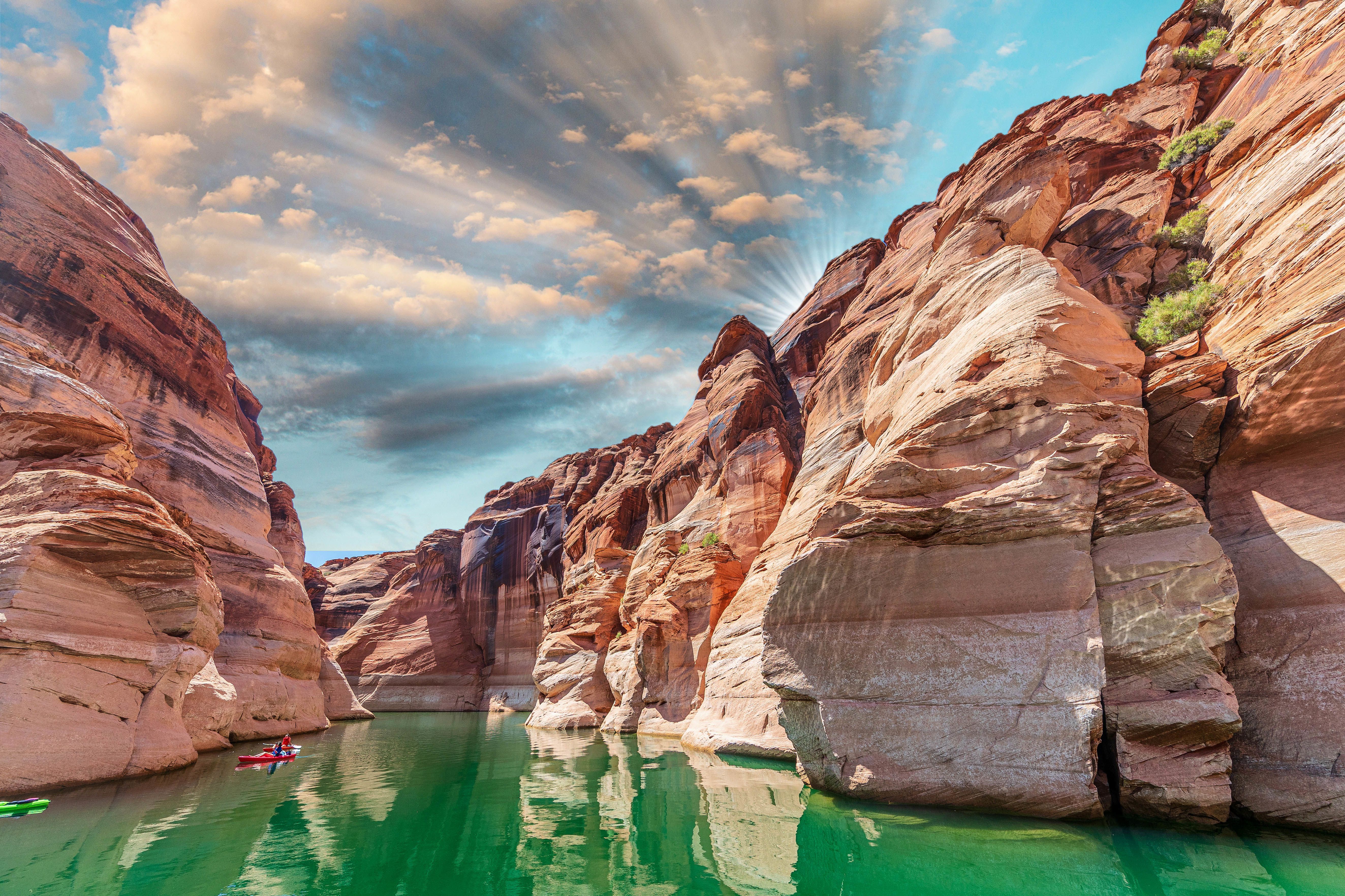 Lake Powell im Antelope Canyons bei Sonnenuntergang im US-Bundesstaat Arizona