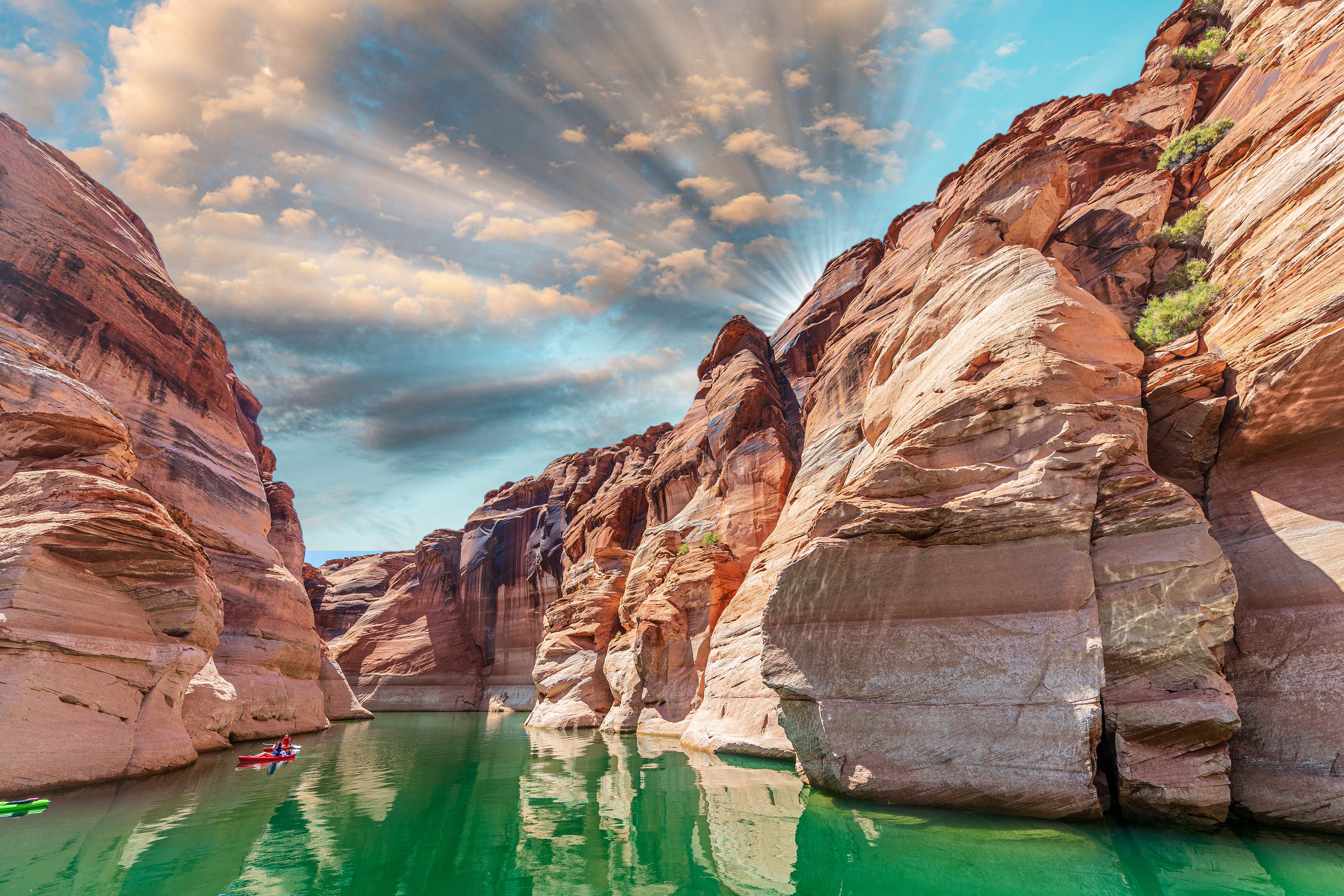 Lake Powell im Antelope Canyons bei Sonnenuntergang im US-Bundesstaat Arizona