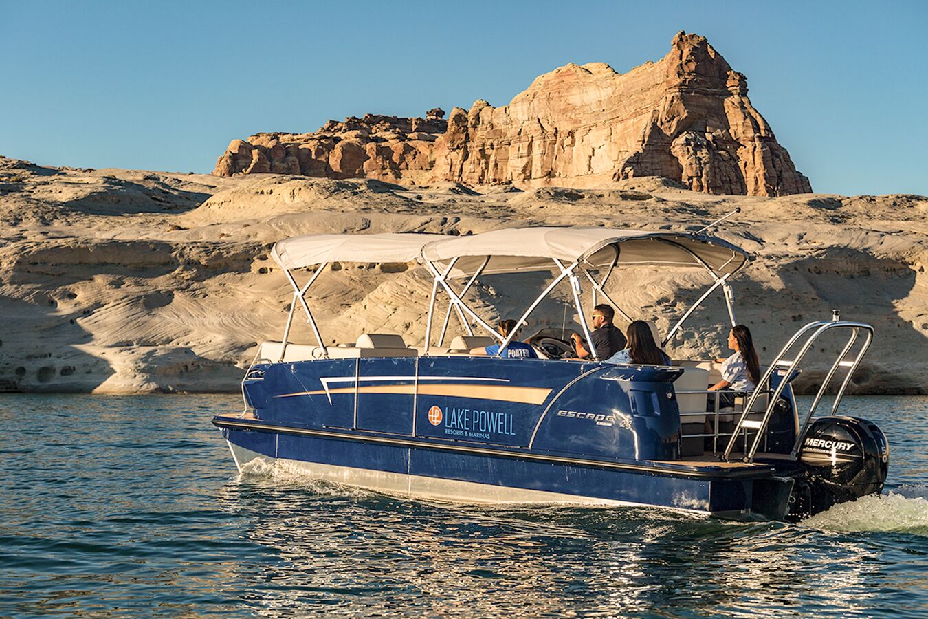 Das Pontoon Boot unterwegs auf dem Lake Powell in Arizona