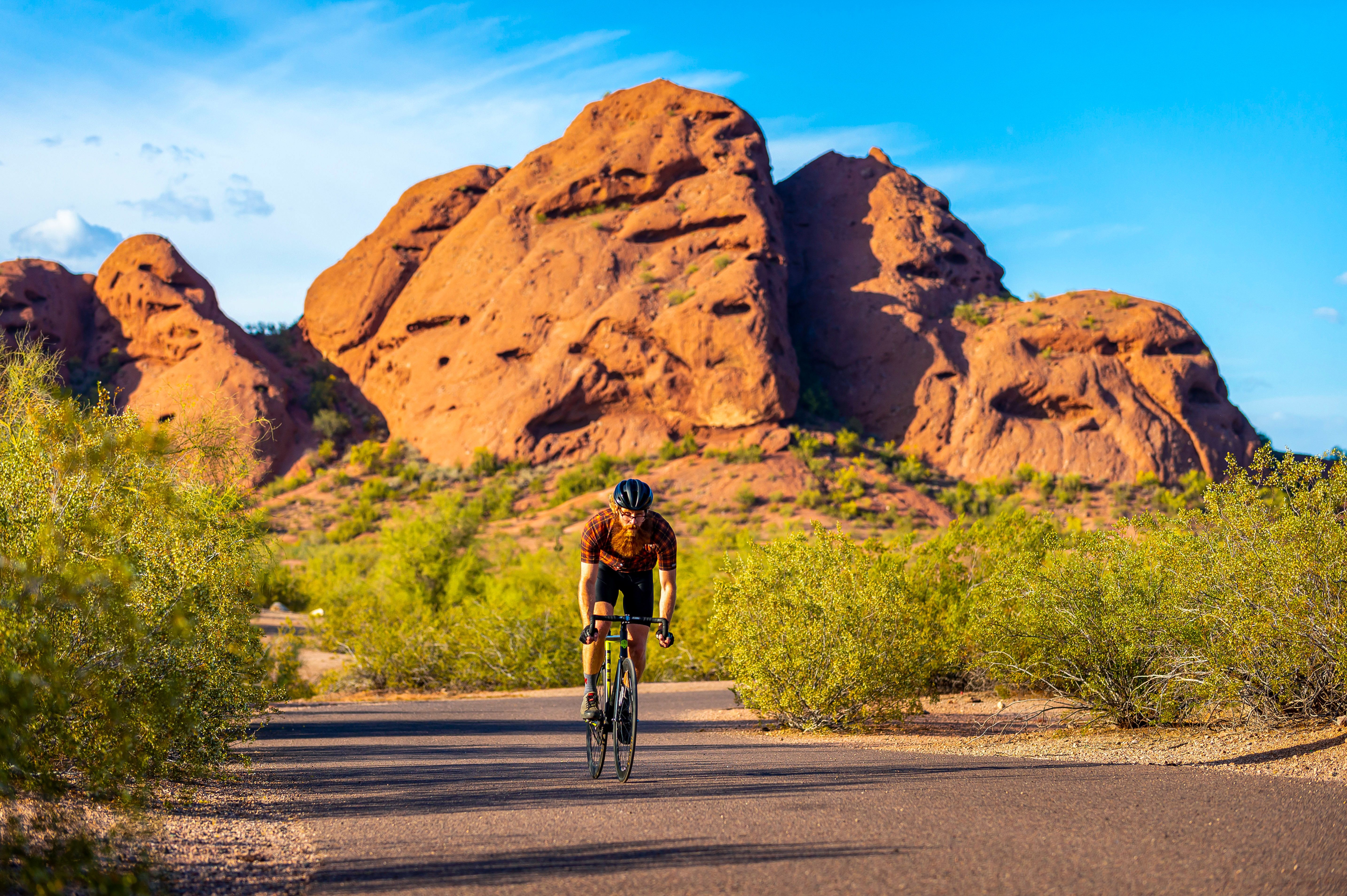 Den Papago Park in Phoenix sportlich mit dem Fahrrad durchqueren