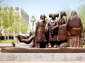 Statuen im Heard Museum in Phoenix, Arizona
