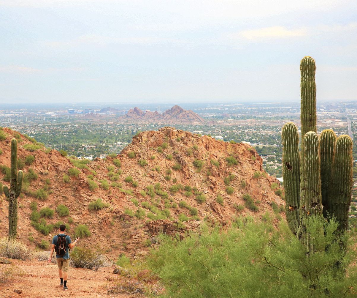 Ausblick vom Camelback Mountain auf den Papago Buttes Trail in Phoenix