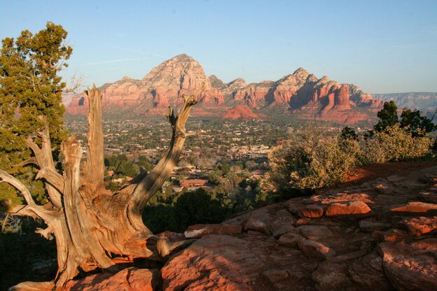 Grandiose Ausblicke auf die Stadt Sedona im Wandergebiet "Airport Mesa" in Arizona Grandiose Ausblicke auf die Stadt Sedona im Wandergebiet "Airport Mesa" in Arizona