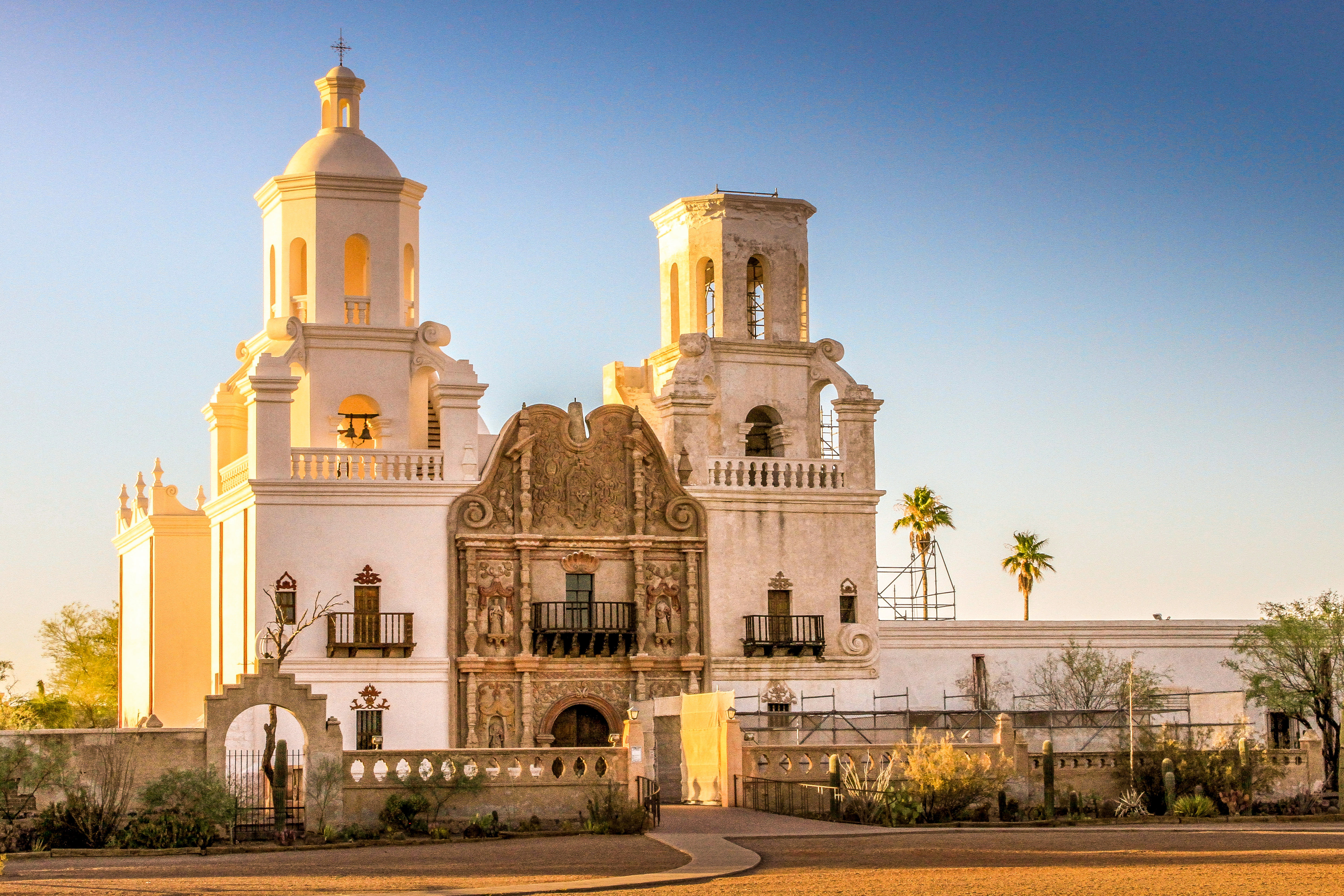 Die historische Missionarskirche "San Xavier del Bac Mission" in Tucson, Arizona