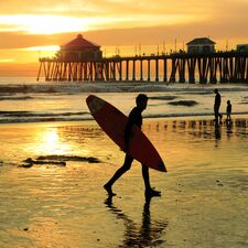 regionen/usa/suedwesten/kalifornien/allgemein/surfer-sunset.cr799x800-206x0 regionen/usa/suedwesten/kalifornien/allgemein/surfer-sunset.cr799x800-206x0