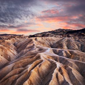 Heavily Eroded Ridges im Death Valley National Park