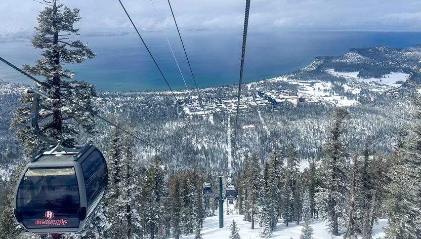 Blick auf Lake Tahoe von der Heavenly Mountain Gondola Blick auf Lake Tahoe von der Heavenly Mountain Gondola