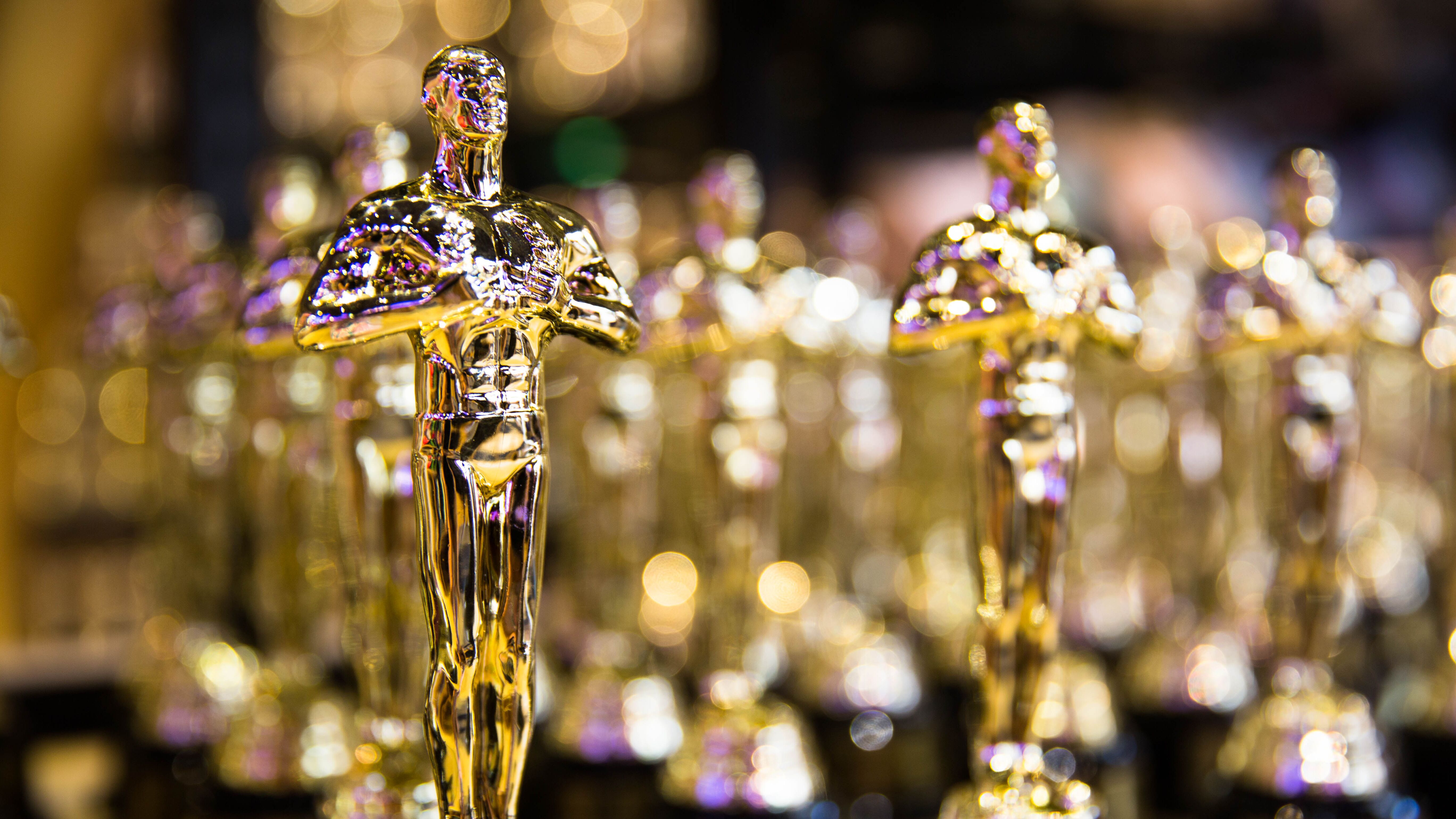 Goldene Oscar-Statuen in einem Souvenirshop in Beverly Hills