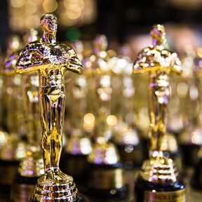 Goldene Oscar-Statuen in einem Souvenirladen am Hollywood Boulevard