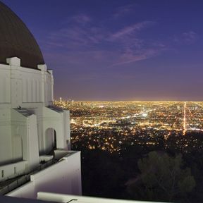 Blick auf Los Angeles bei Nacht von dem Griffith-Observatorium