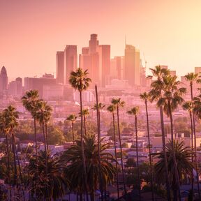 Skyline von Los Angeles bei Sonnenuntergang