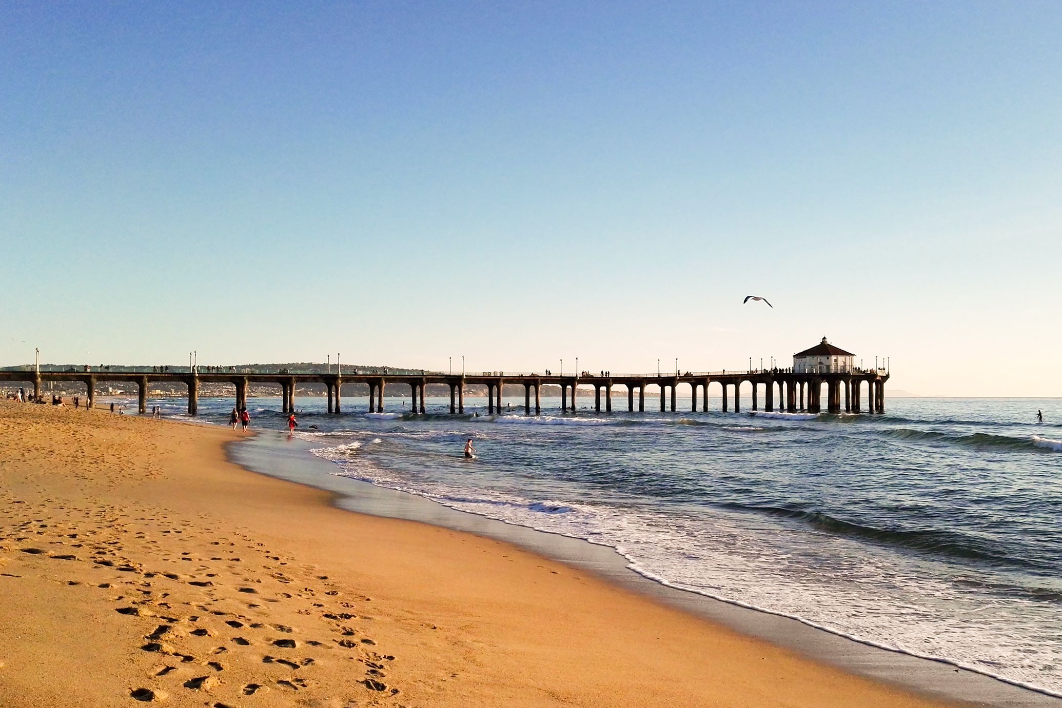 Der Manhattan Beach Pier in Los Angeles