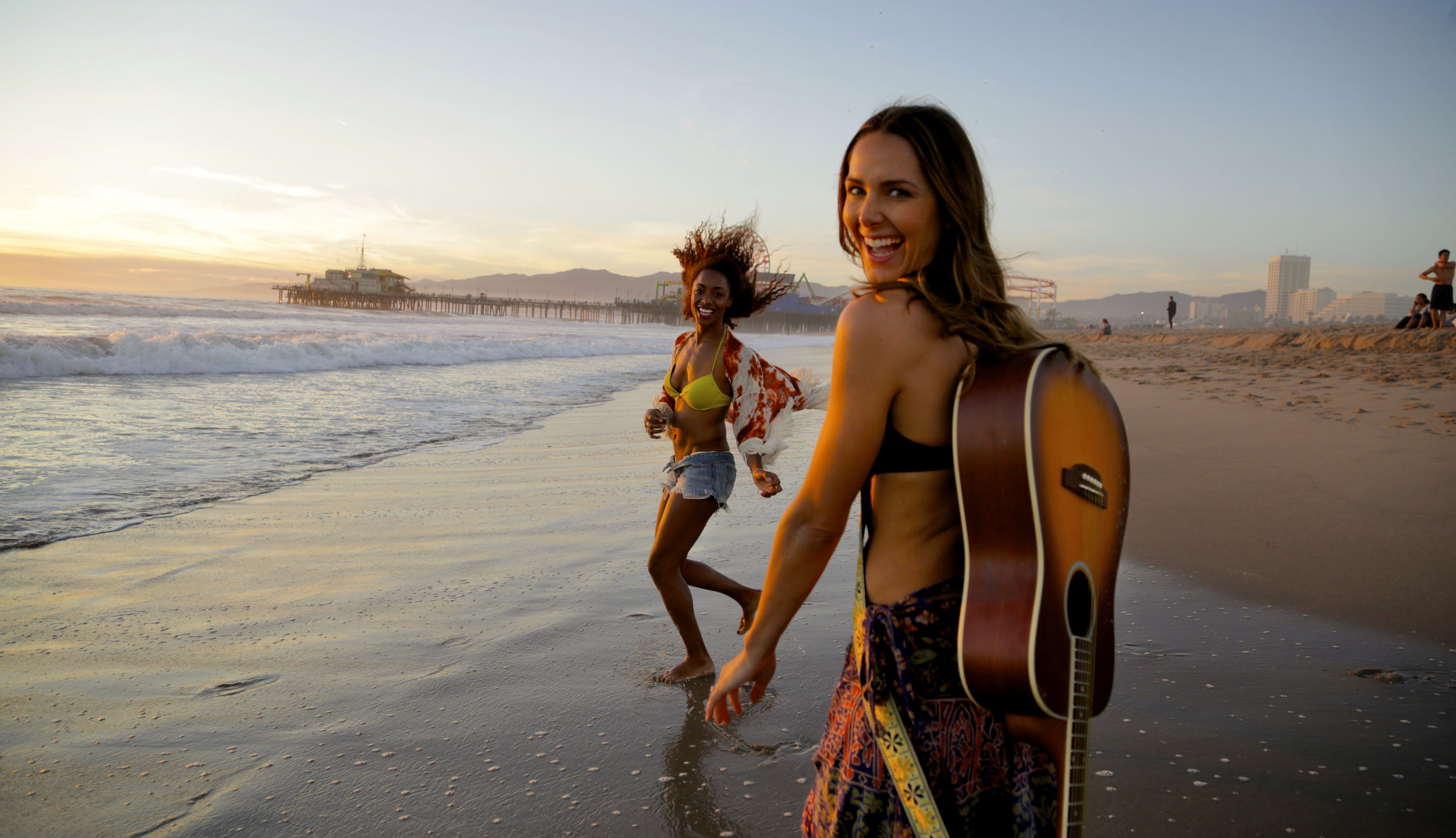 Freundinnen am Strand von Santa Monica