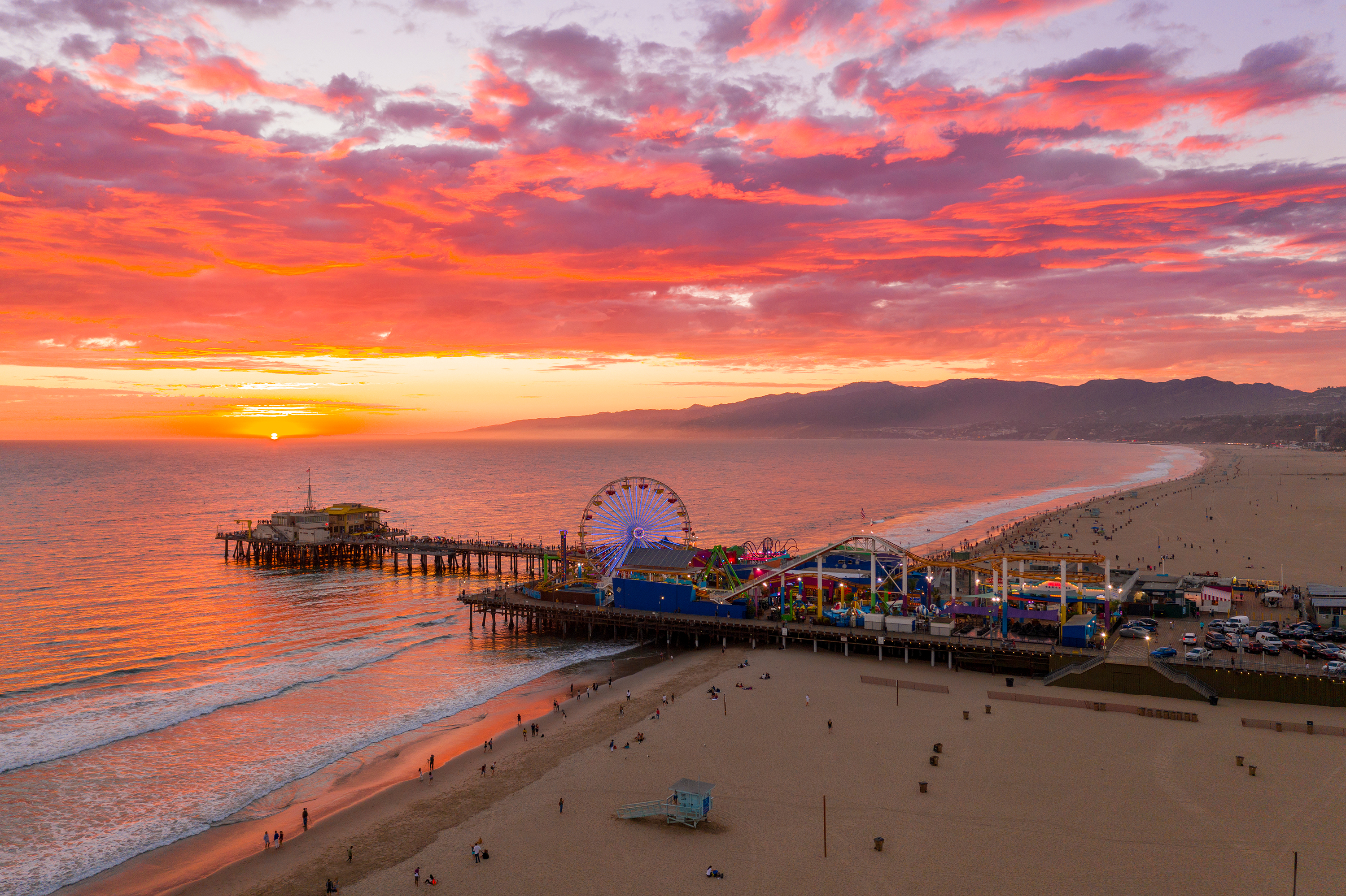 Die Sonnenuntergänge am Pier von Santa Monica sind einzigartig