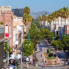 regionen/usa/suedwesten/kalifornien/los-angeles/santa-monica/third-street-promenade-view.cr2802x2802-620x0 regionen/usa/suedwesten/kalifornien/los-angeles/santa-monica/third-street-promenade-view.cr2802x2802-620x0