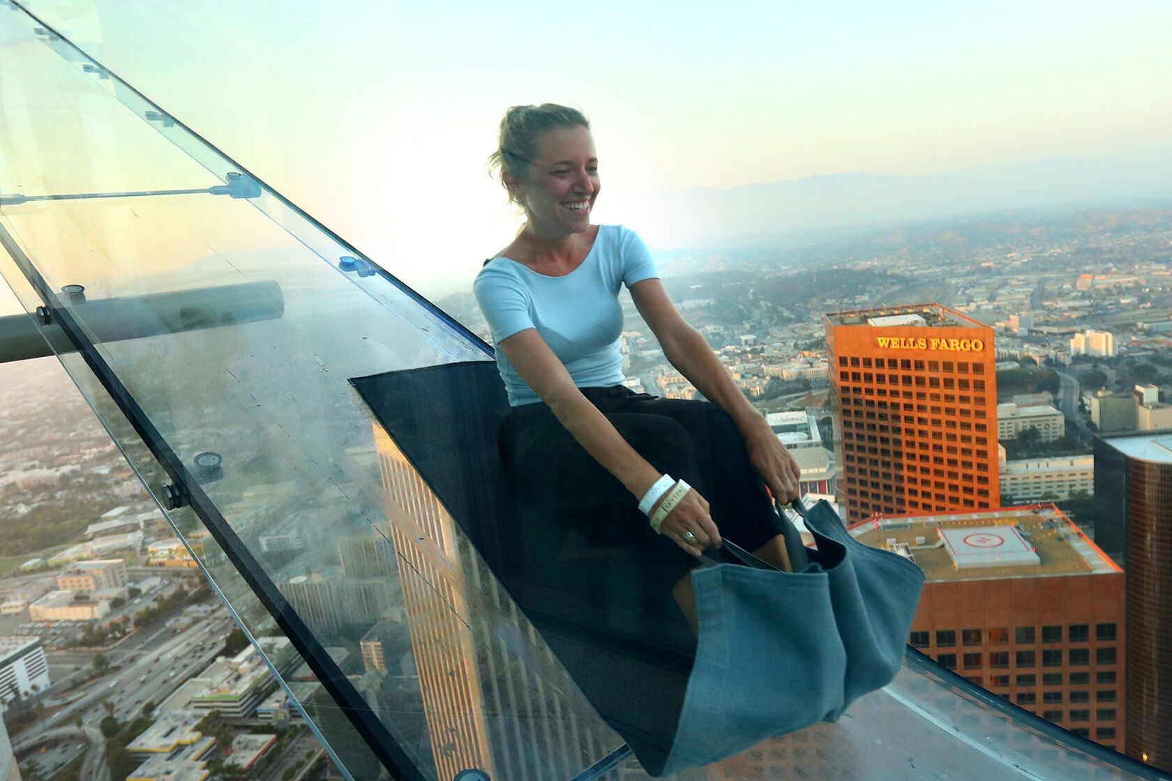 A guest rides the SkySlide, Kalifornien