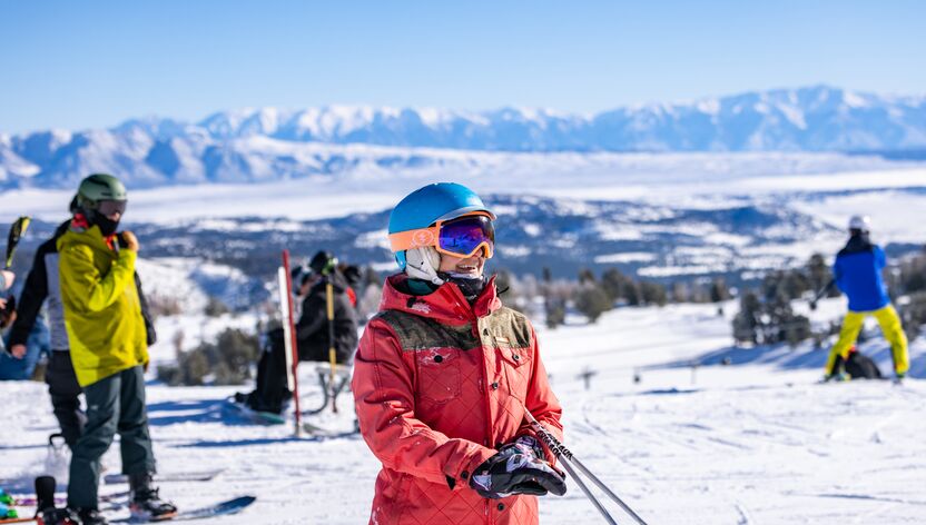 Skifahrer am Mammoth Mountain in Kalifornien Skifahrer am Mammoth Mountain in Kalifornien