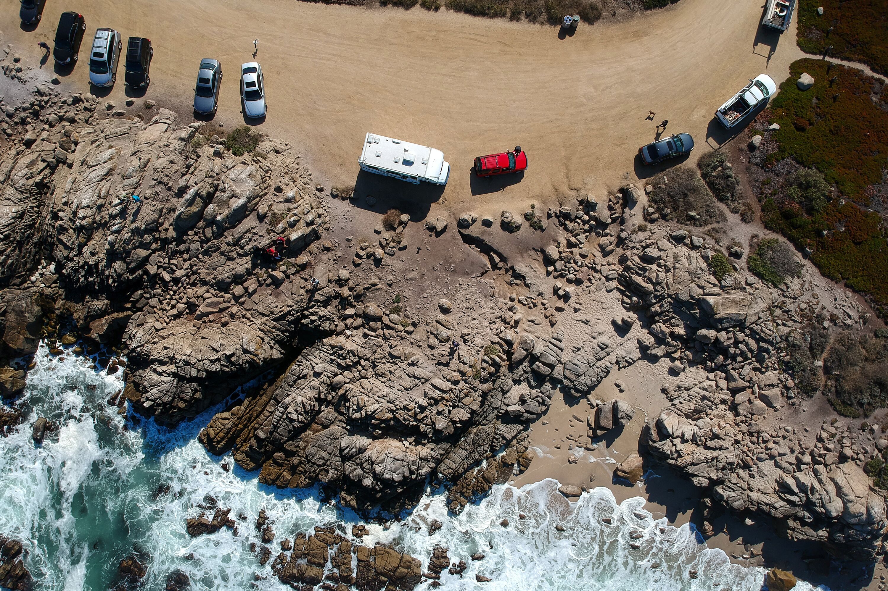 Autos am Ocean View Boulevard bei Monterey, Kalifornien