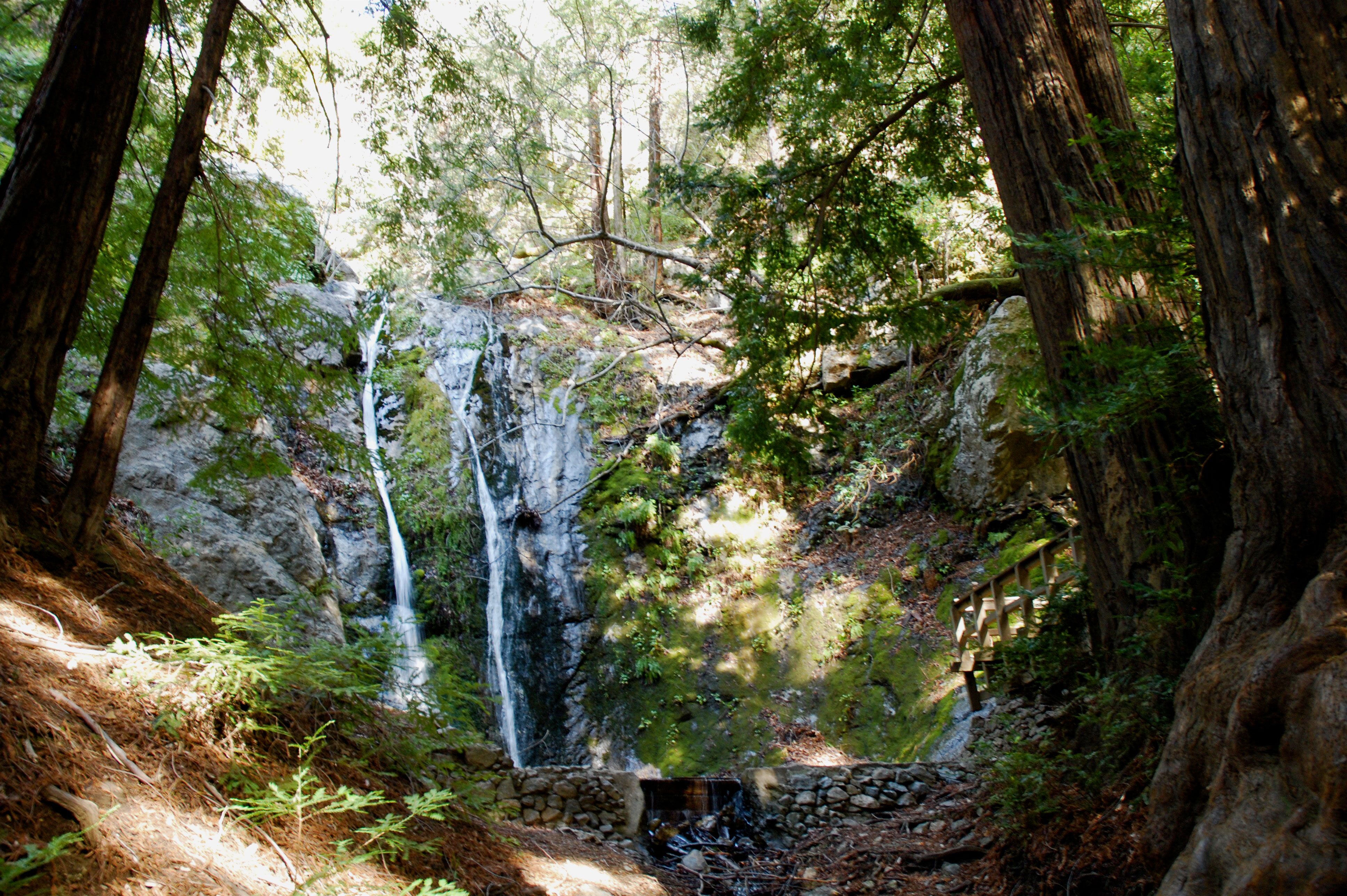 Wasserfall im Pfeiffer Big Sur State Park in Kalifornien