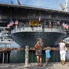regionen/usa/suedwesten/kalifornien/san-diego/aircraft-carrier-uss-midway-family-fun.cr2834x2832-110x0 regionen/usa/suedwesten/kalifornien/san-diego/aircraft-carrier-uss-midway-family-fun.cr2834x2832-110x0