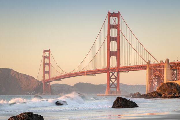 Blick vom Baker Beach auf die Golden Gate Bridge im Sonnenuntergang Blick vom Baker Beach auf die Golden Gate Bridge im Sonnenuntergang