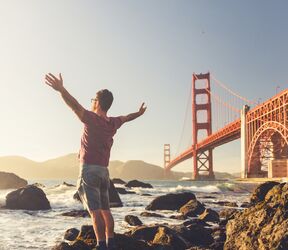 Ein perfekter Moment vor der spektakulÃ¤ren Golden Gate Bridge