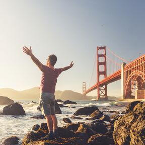 Ein perfekter Moment vor der spektakulÃ¤ren Golden Gate Bridge