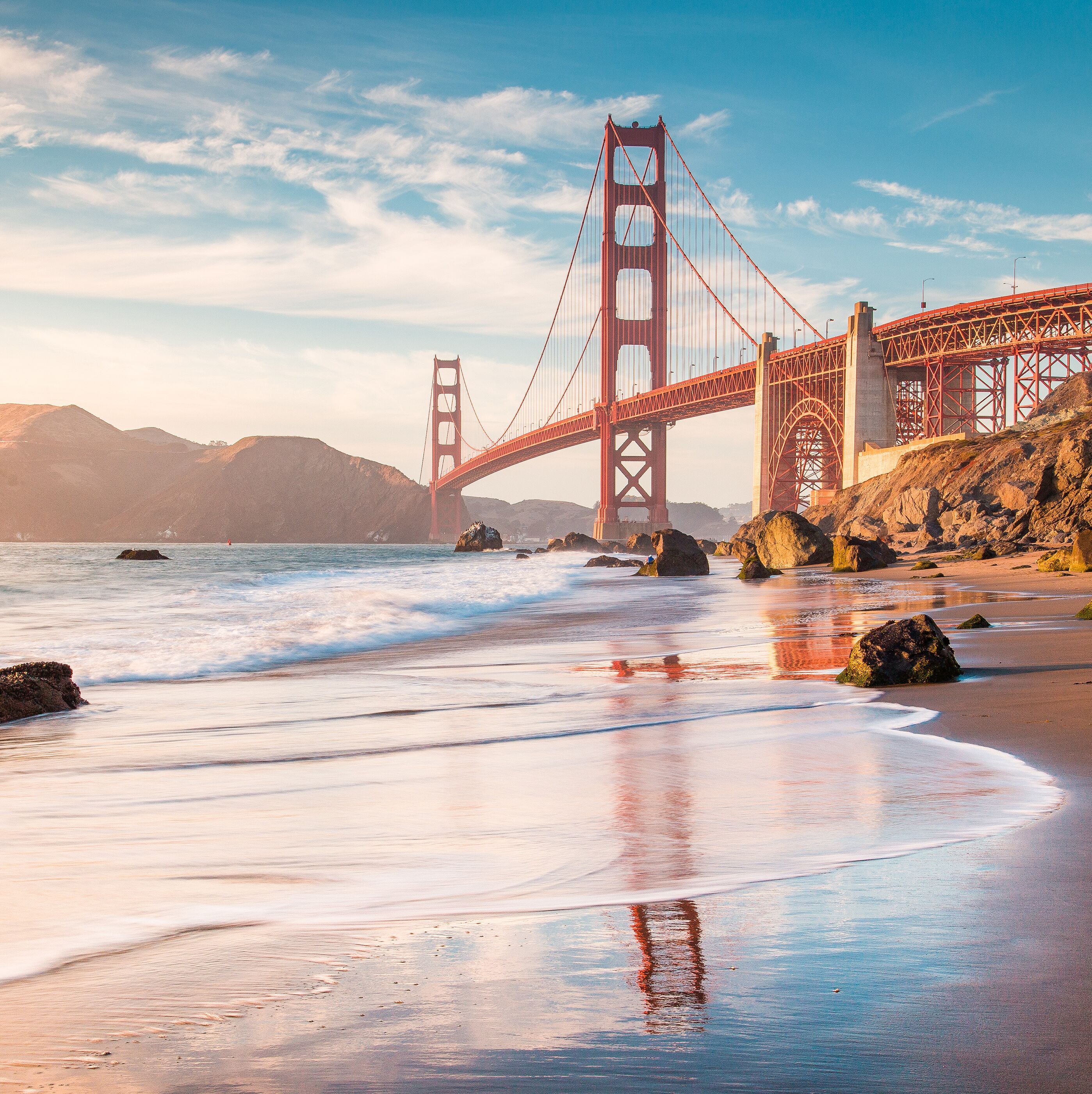 Blick vom Baker Beach auf die berühmte Golden Gate Bridge in San Francisco, Kalifornien