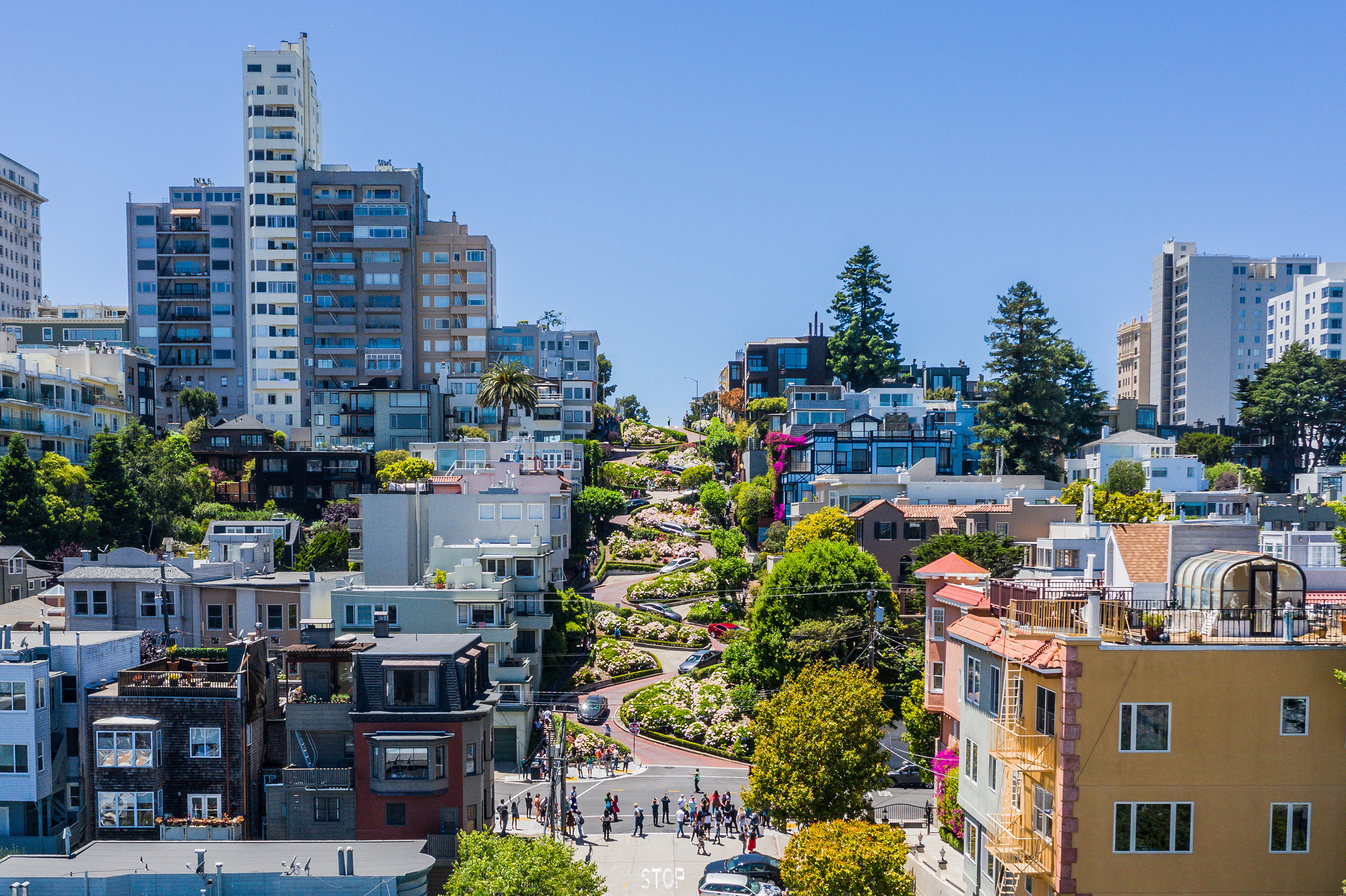 Blick auf die bekannte gewundene Lombard Street in San Francisco, Kalifornien